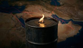 Oil heads for weekly gain as Middle East supply risks persist